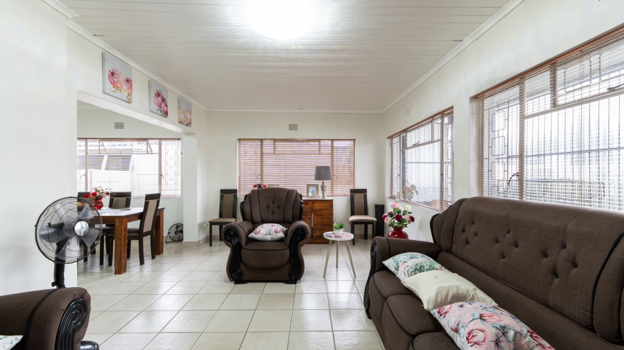 4 Bedroom Property for Sale in Peerless Park Western Cape
